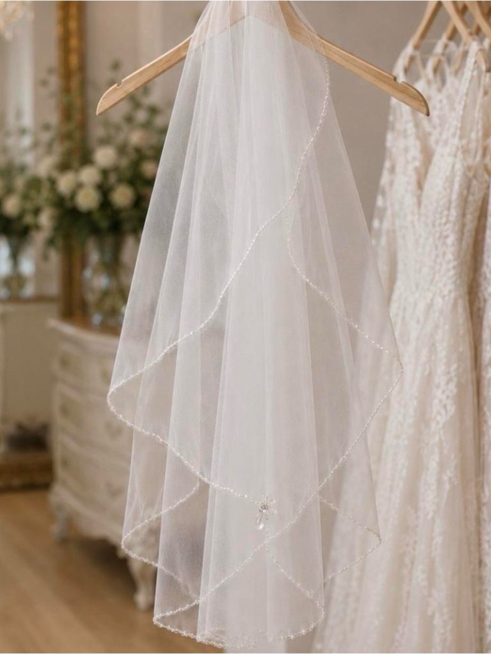 Elegant Single Tier Beaded Wedding Veil With Teardrop Accents - Picture 3 of 6